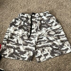 Men’s XL camo shorts